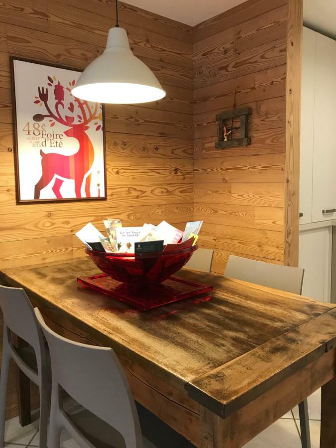 Alloggio Turistico Maison S Anselme Vda Aosta Cir 0015 Eksteriør billede